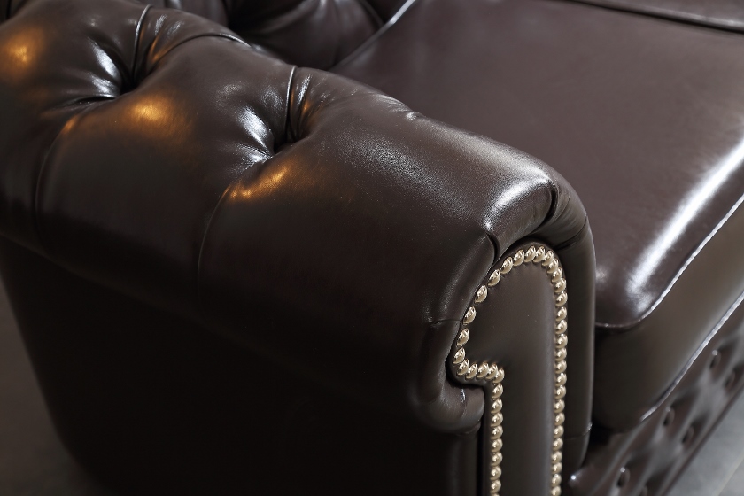 Chesterfield Brun - Skinnsoffa (840x560)