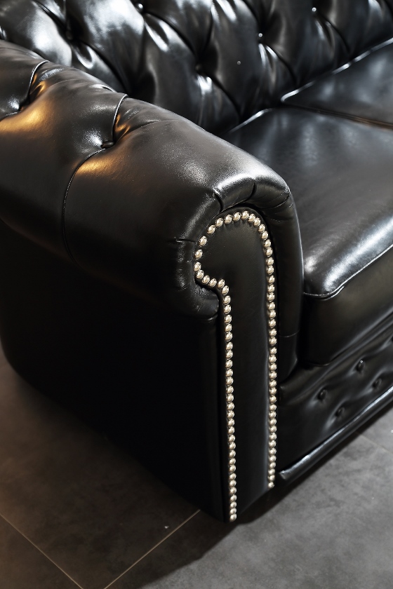 Chesterfield Svart - Skinnsoffa (560x840)