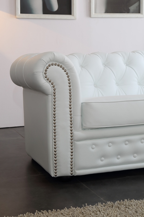 Chesterfield Vit - Skinnsoffa (560x840)