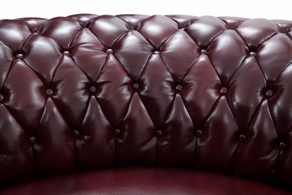 chesterfield-oxblod-hornsoffa