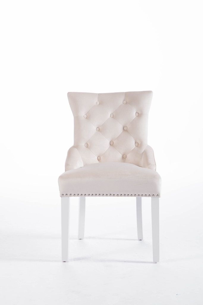 julia-biegevit-sammet-stol-2-683x1024