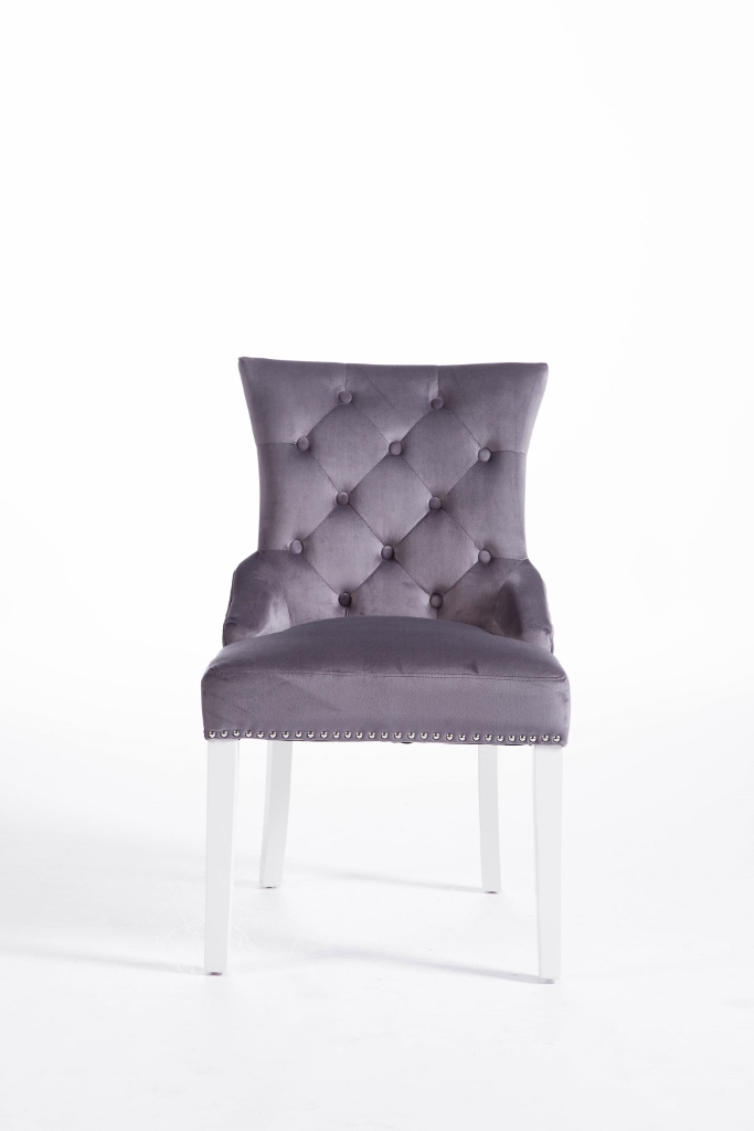 julia-gravit-sammet-stol