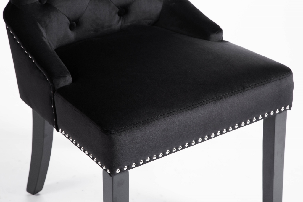 julia-svart-sammet-stol
