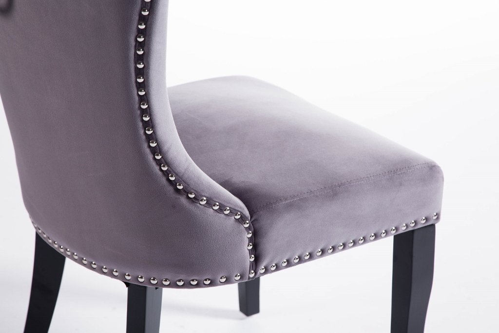 lilly-grasvart-sammet-stol